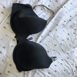 Black T-shirt Victoria’s Secret Bra NEVER WORN
